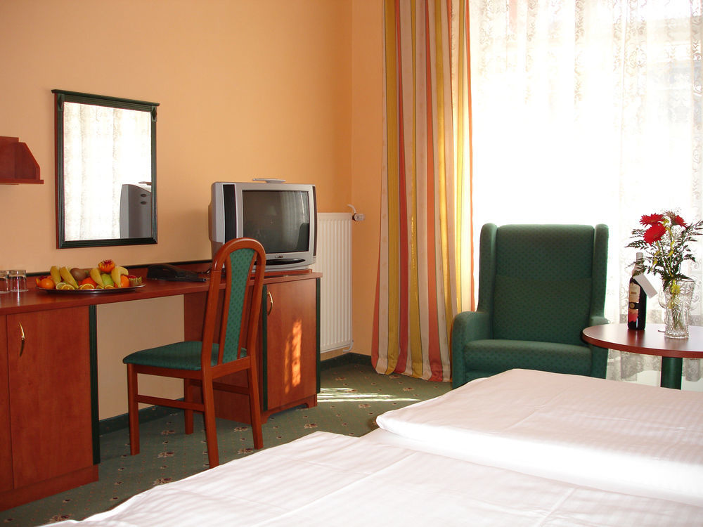 Ea Hotel Jessenius Karlovy Vary Exterior photo
